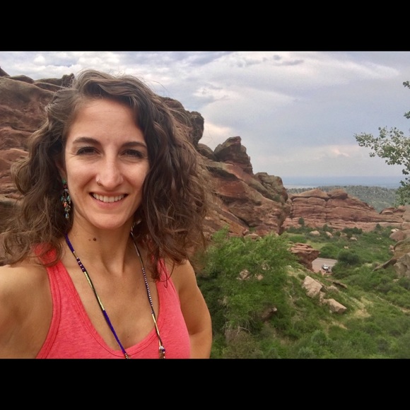 Meet your Posher, Beth - Picture 2 of 2